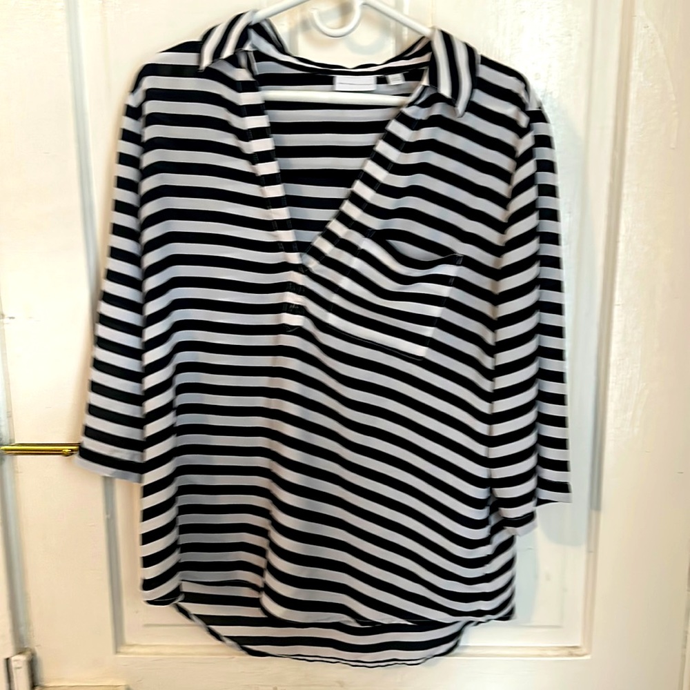Ladies v neck lightweight shirt